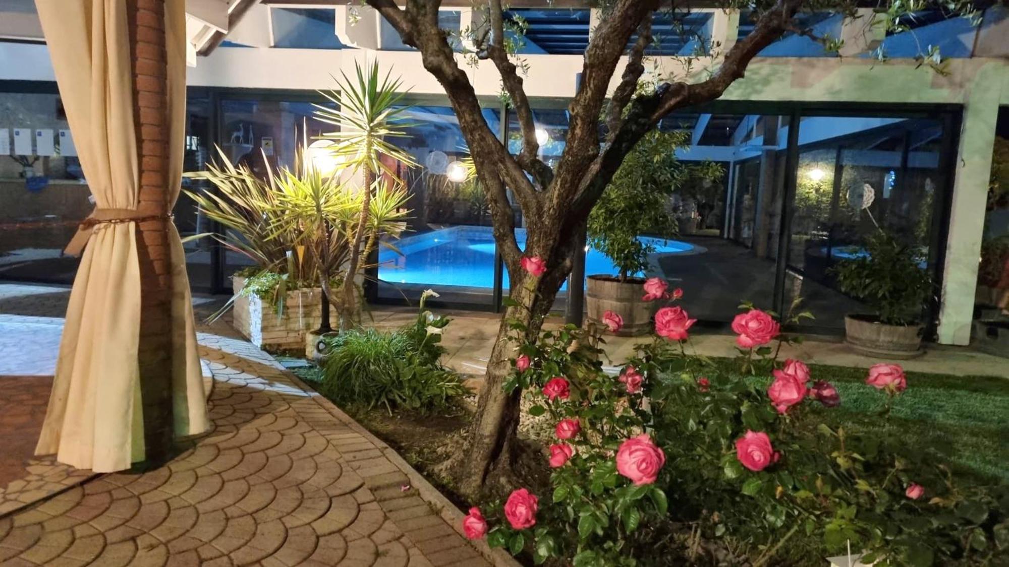 Fontana Oasis Apartments カステルヌオーヴォ・デル・ガルダ エクステリア 写真