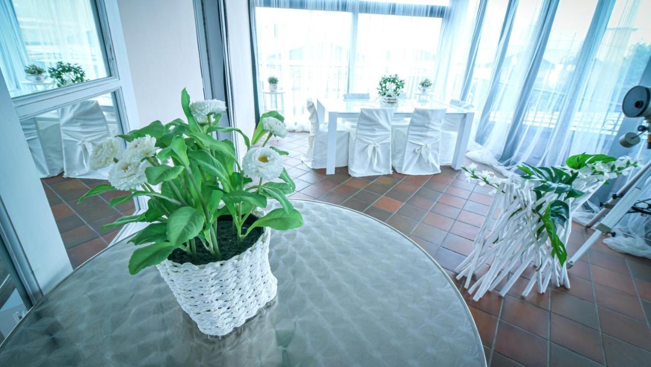 Fontana Oasis Apartments カステルヌオーヴォ・デル・ガルダ エクステリア 写真