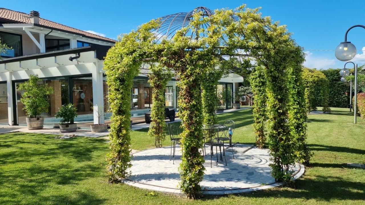 Fontana Oasis Apartments カステルヌオーヴォ・デル・ガルダ エクステリア 写真