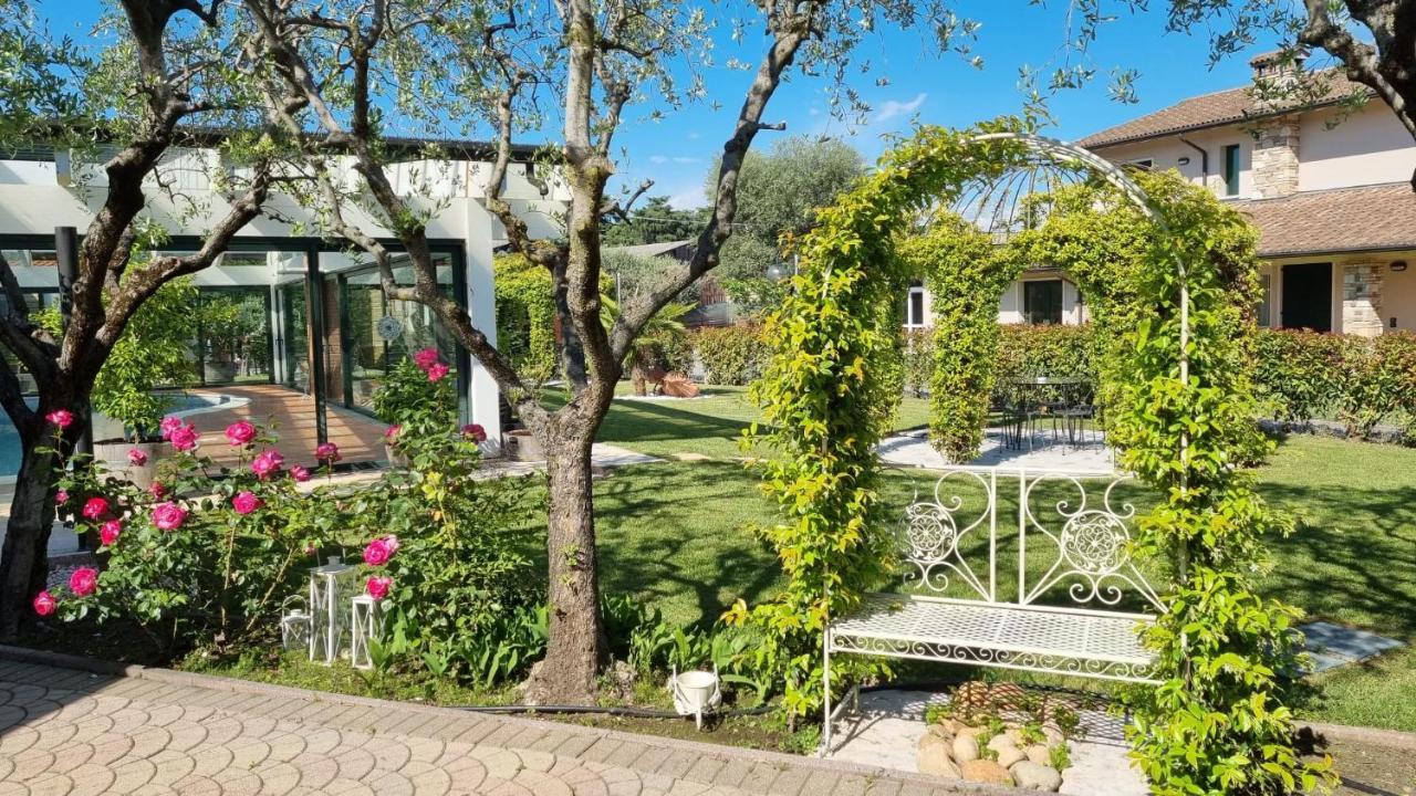 Fontana Oasis Apartments カステルヌオーヴォ・デル・ガルダ エクステリア 写真