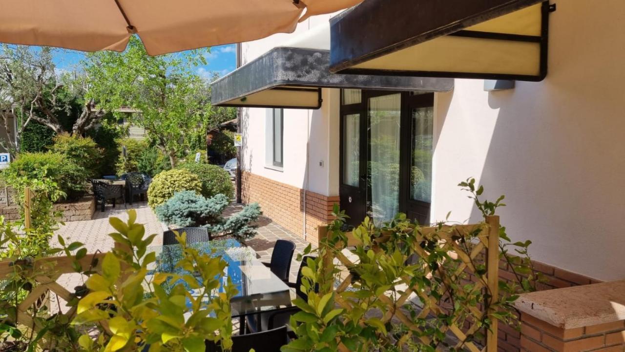 Fontana Oasis Apartments カステルヌオーヴォ・デル・ガルダ エクステリア 写真