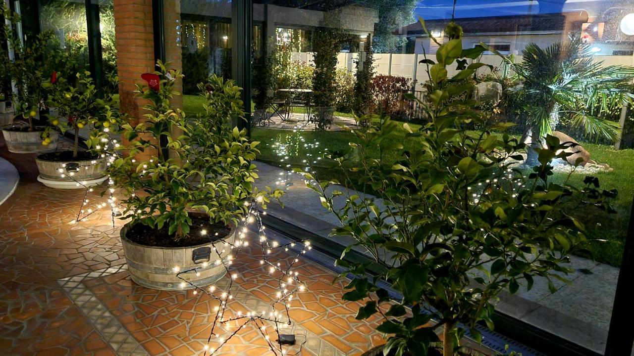Fontana Oasis Apartments カステルヌオーヴォ・デル・ガルダ エクステリア 写真