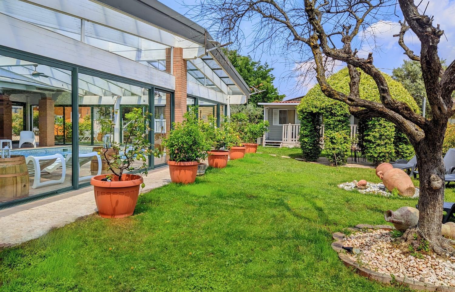Fontana Oasis Apartments カステルヌオーヴォ・デル・ガルダ エクステリア 写真