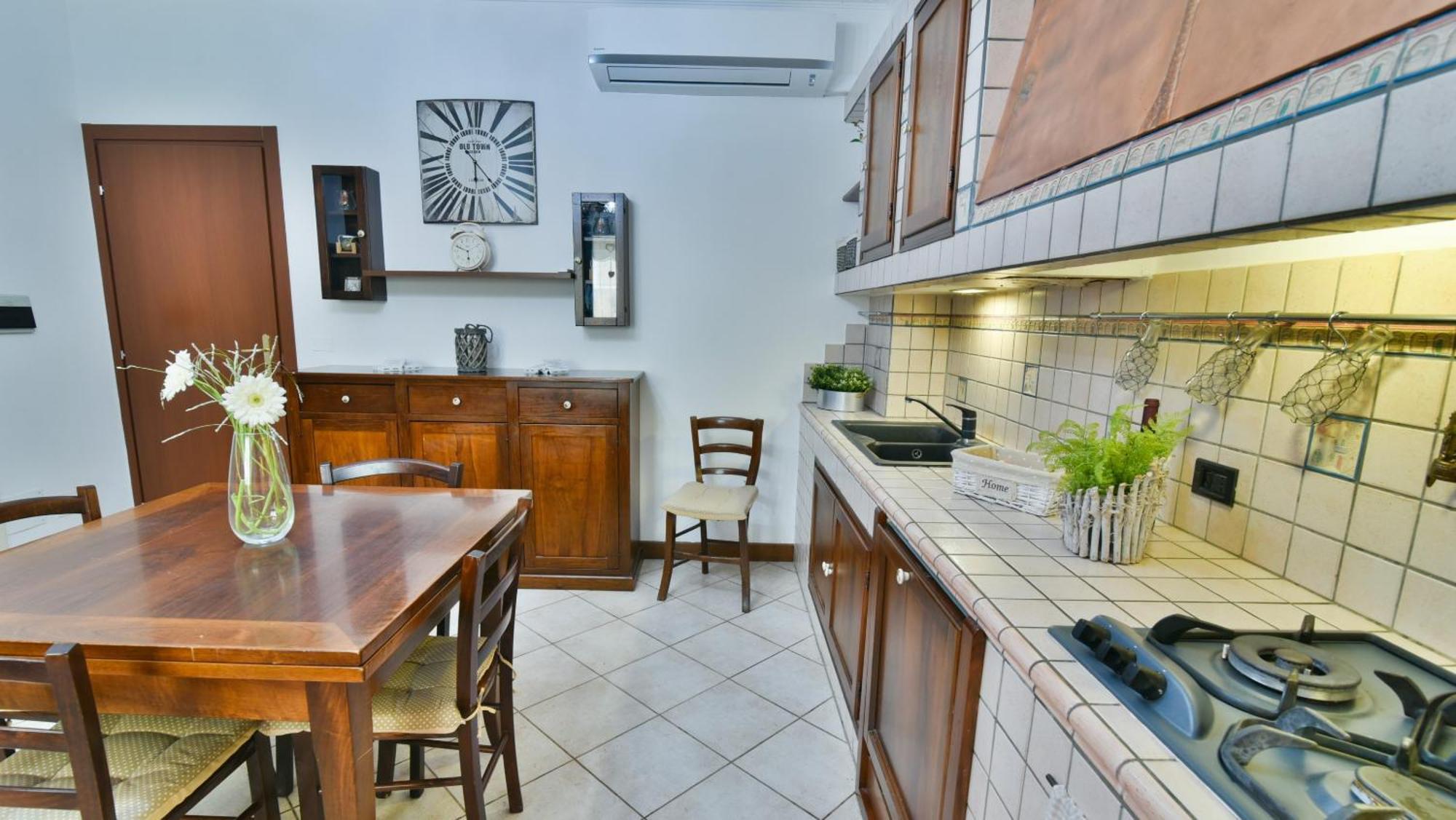 Fontana Oasis Apartments カステルヌオーヴォ・デル・ガルダ 部屋 写真