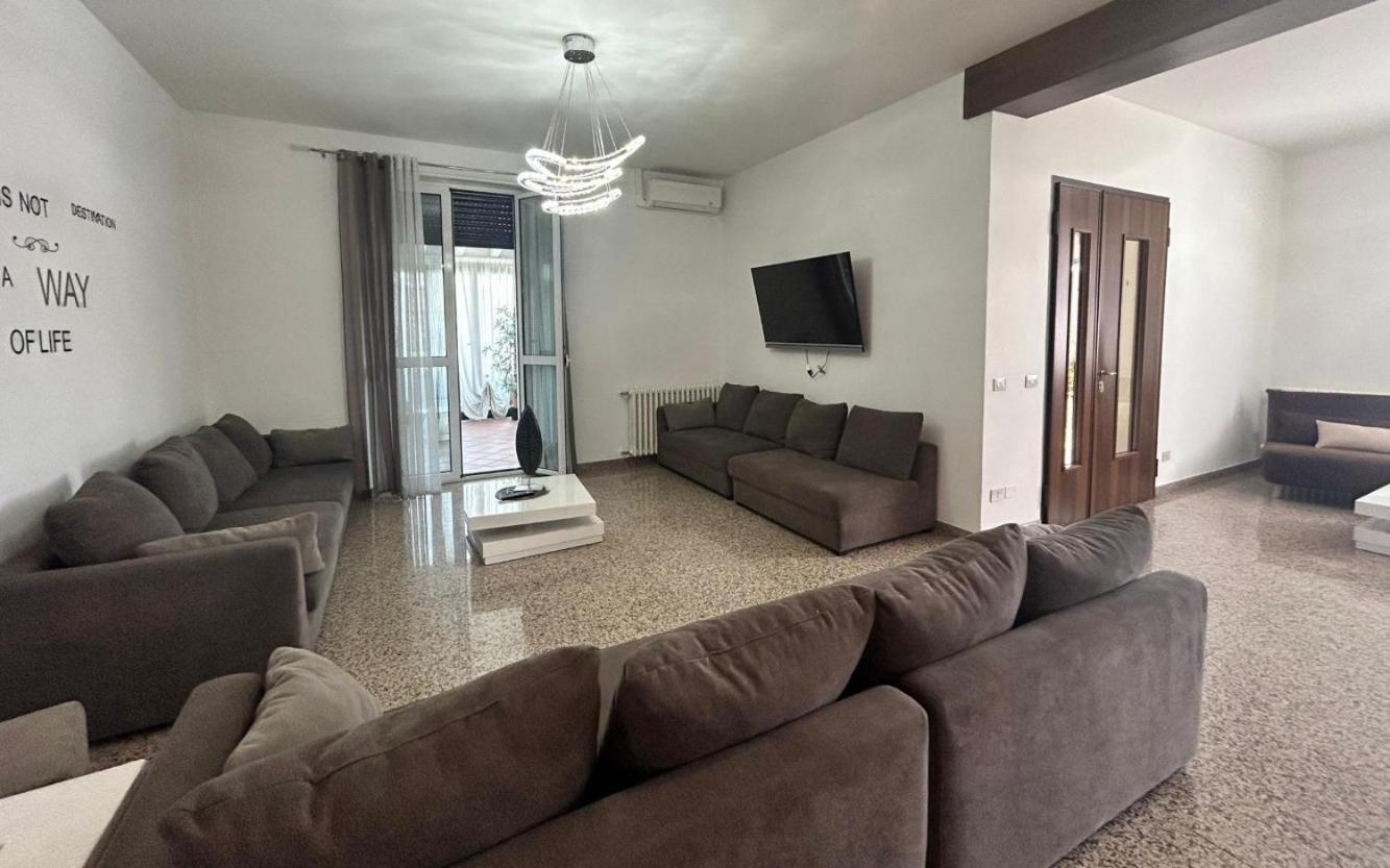 Fontana Oasis Apartments カステルヌオーヴォ・デル・ガルダ エクステリア 写真